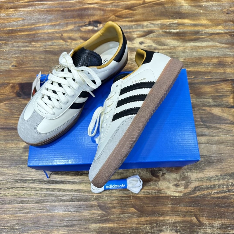 Adidas Sneakers